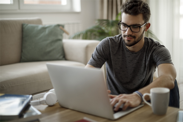 Thumbnail - male with laptop